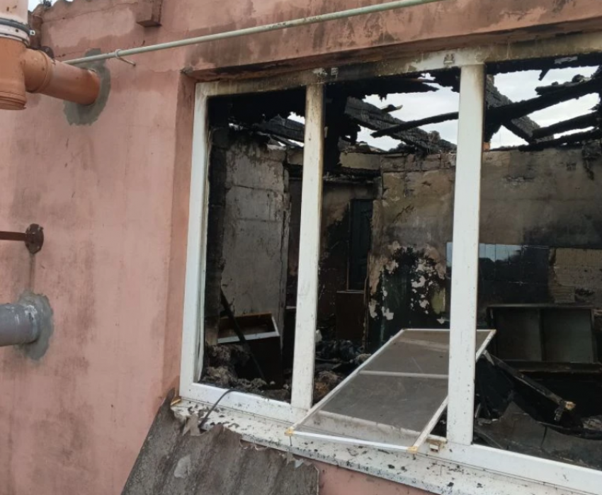  Страшный пожар в Цимлянском районе оставил пенсионеров без крыши над головой 