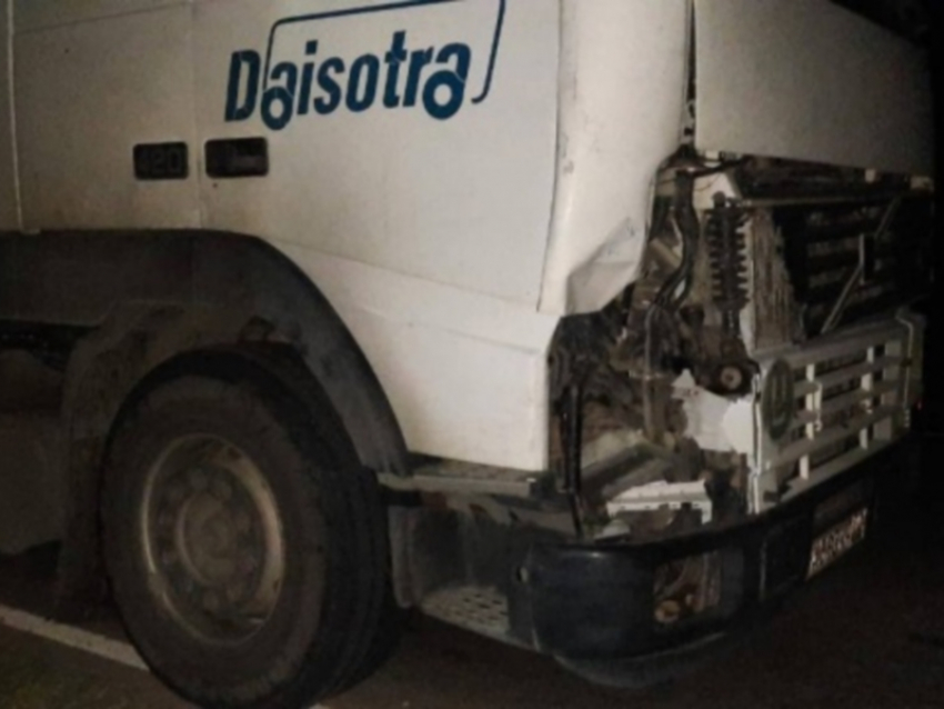 15-летний мальчик погиб под колесами многотонного грузовика возле Зимовников