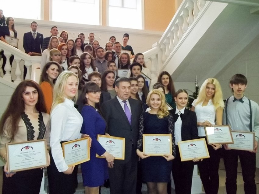 Представители талантливой и одаренной молодежи Волгодонска получили премию мэра города