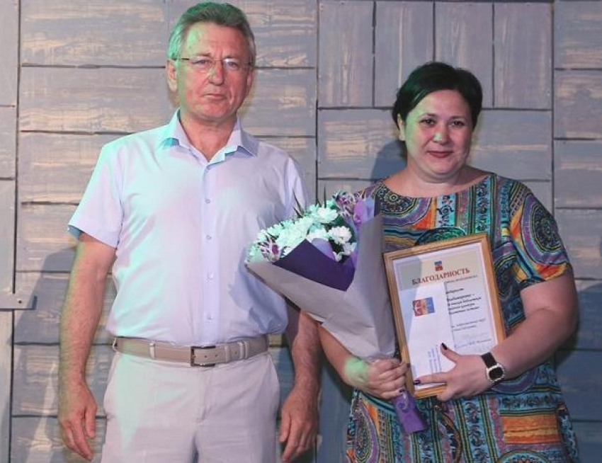 Красочным спектаклем и наградами поздравили библиотекарей Волгодонска с профессиональным праздником