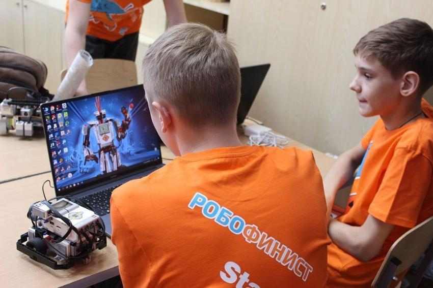 Трое робототехников из Волгодонска примут участие в финале международного фестиваля «РобоФинист-2026»