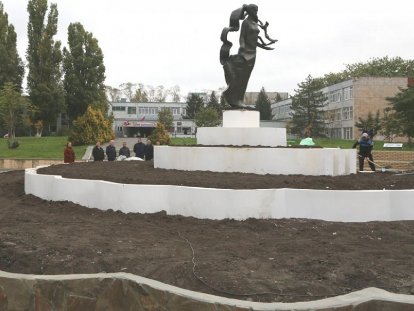 Четыре сквера в Волгодонске успели благоустроить до наступления холодов