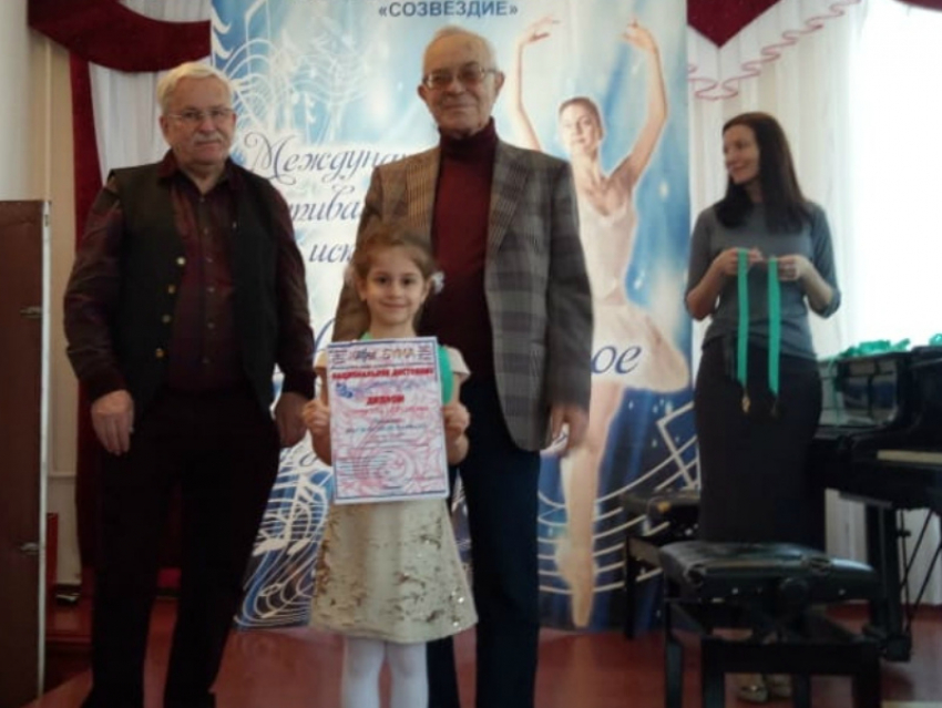 Юные волгодончанки Диана Ревенко и Варвара Васюкова стали лауреатами международного конкурса