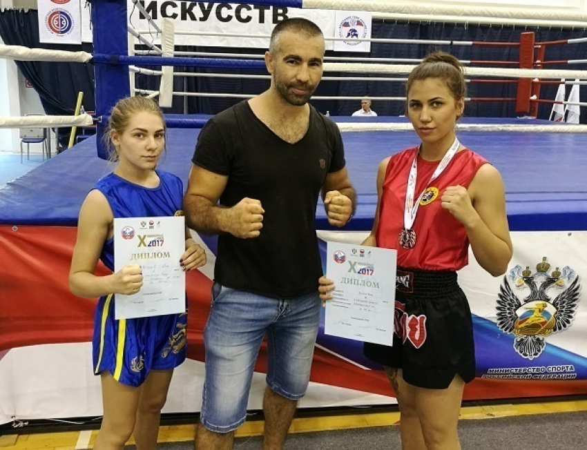 Две девушки из Волгодонска стали победителями в соревнованиях неженского вида спорта 
