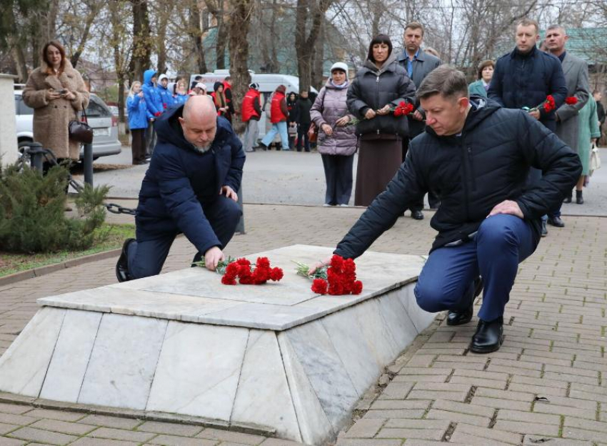 Никто не забыт, ничто не забыто: в Волгодонске почтили память неизвестных солдат, павших за Родину