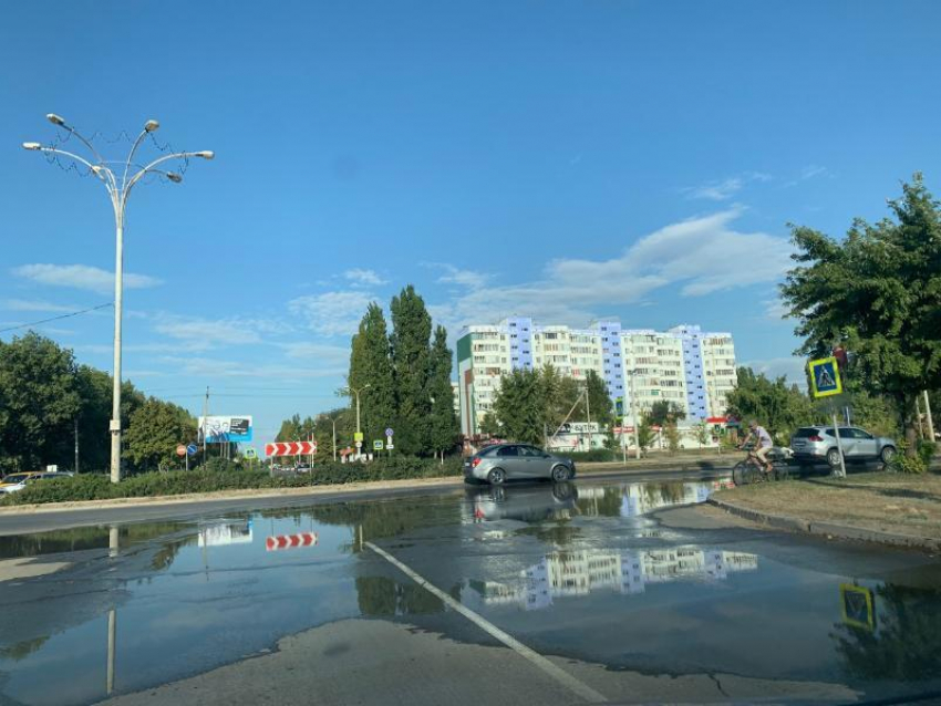 Улицы Волгодонска уже третий день топят многочисленные порывы водопроводов 