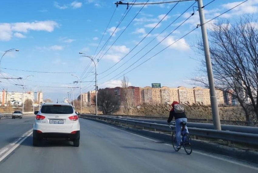 Велосипедистам Волгодонска рекомендуют внимательно изучить правила ПДД 