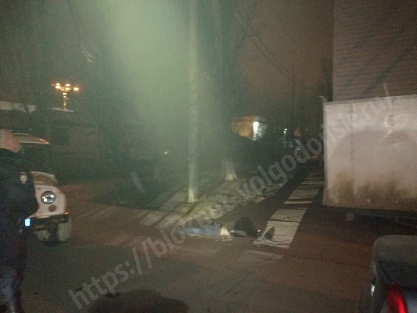 Молодого мужчину нашли мертвым возле дома в Волгодонске