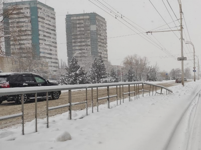 В Волгодонск на три дня пришла настоящая снежная зима