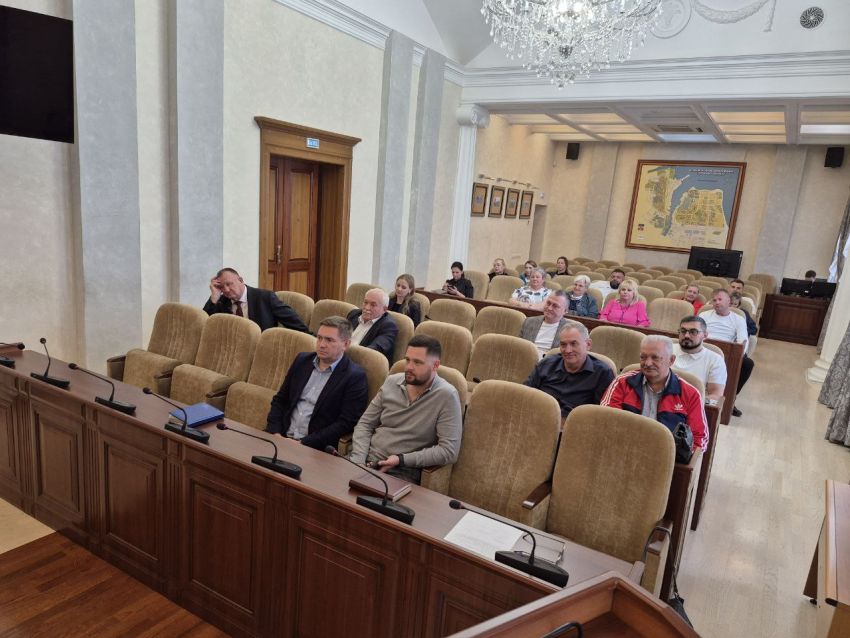 Растительный мусор нельзя выбрасывать в контейнеры: теперь за это будет штраф