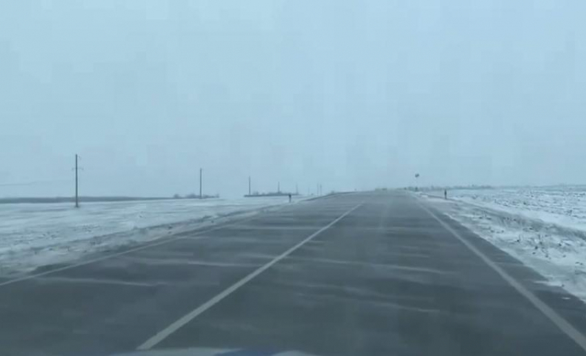 «Останьтесь дома»: ситуация на ведущих в Волгодонск дорогах стремительно ухудшается