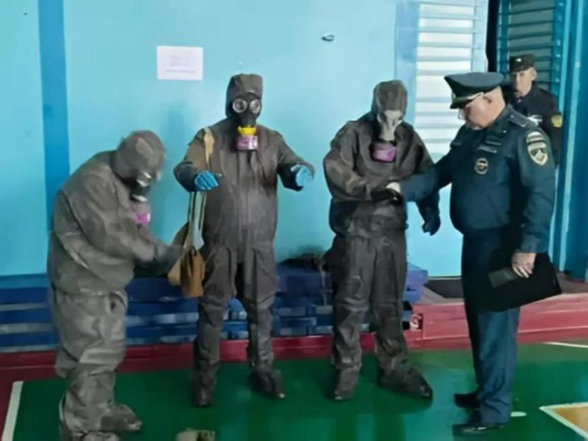 На Цимлянской ГЭС персонал и МЧС отрабатывают действия при ЧС