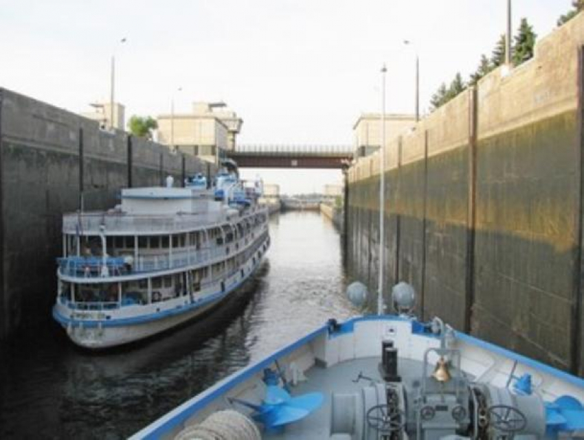 Транспортная прокуратура провела проверку по факту происшествия с двумя теплоходами в шлюзе Цимлянского водохранилища