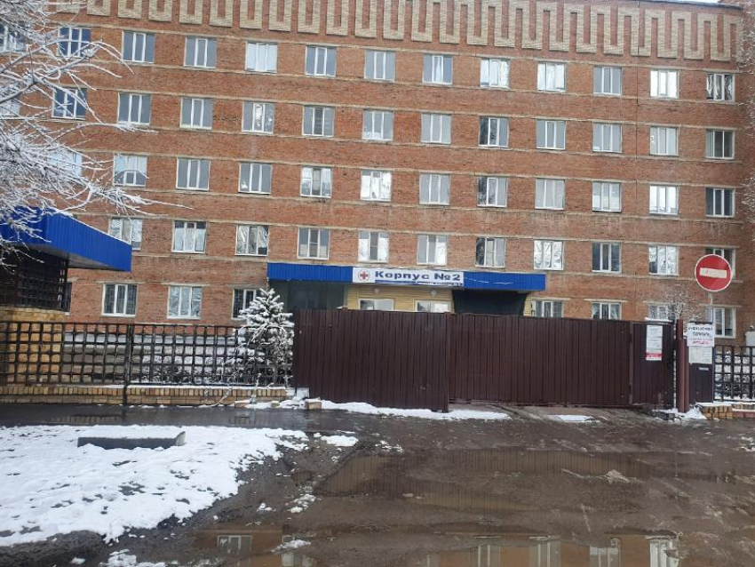 Два пациента скончались в ковидном госпитале за сутки 
