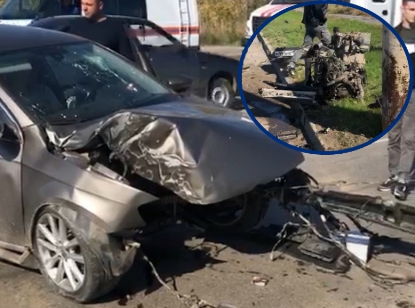 У «Фольксвагена» вырвало двигатель после удара о столб на Жуковском шоссе 