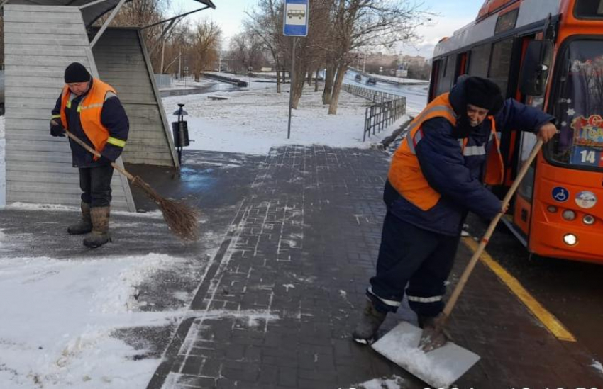 Снегопад добавил работы коммунальщикам, но и текущие задачи никто не отменял 