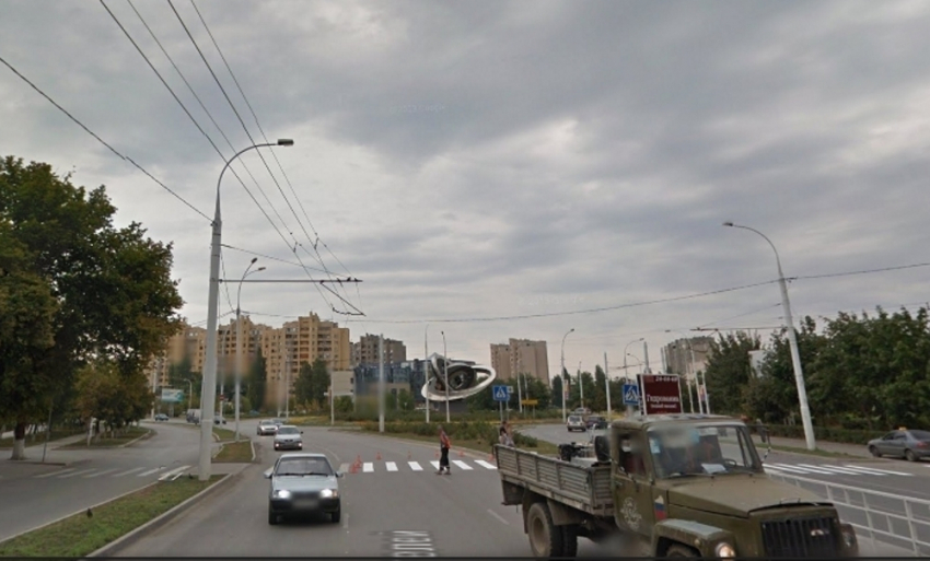 Волгодонец сел «справить нужду» прямо на «зебре», а затем ударил прохожего ножом в грудь