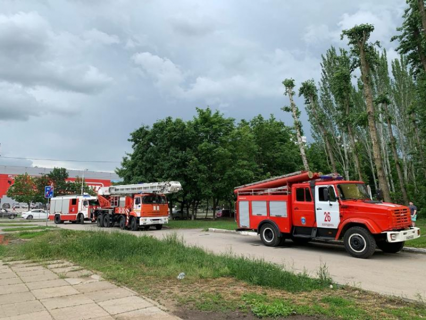 4 автоцистерны и лестница АКП: из-за ложного вызова на Курчатова были подняты пожарные Волгодонска