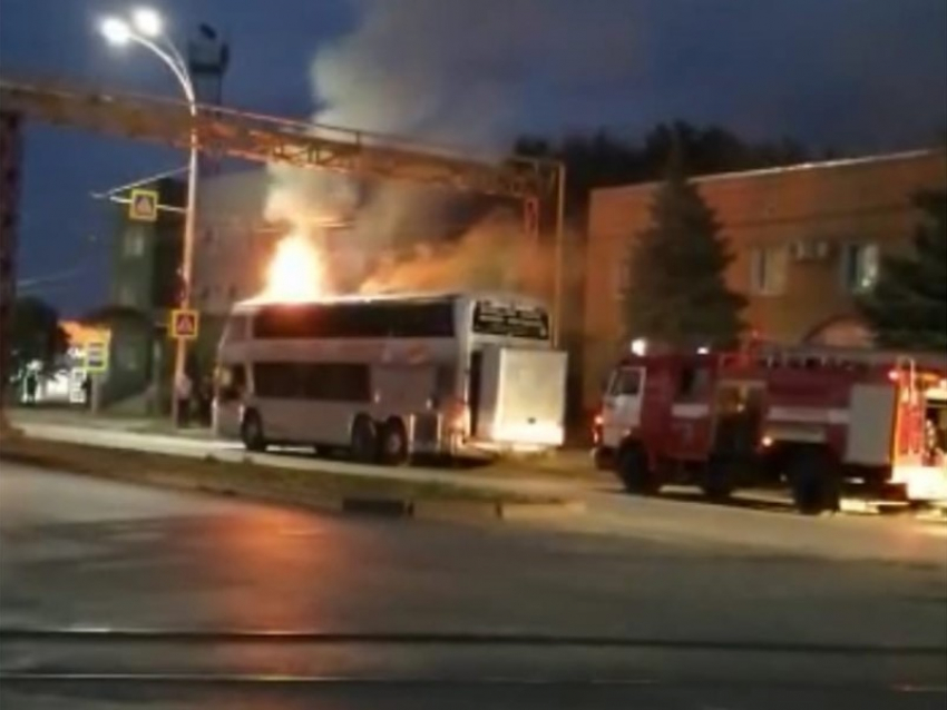 Стали известны подробности тушения загоревшегося автобуса Волгодонск - Москва