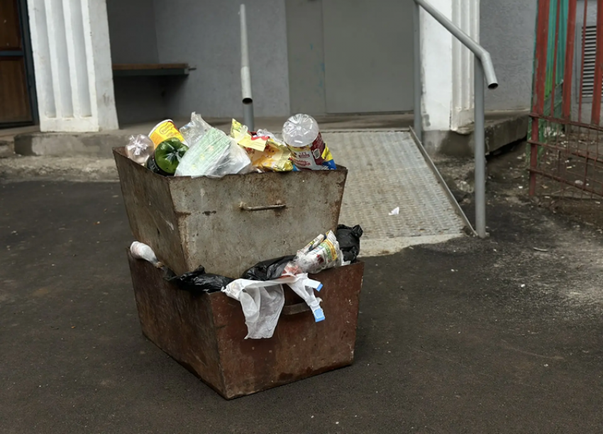 Шумно, медленно: более 90% МКД в Волгодонске до сих пор не оснащены современными контейнерами для накопления отходов