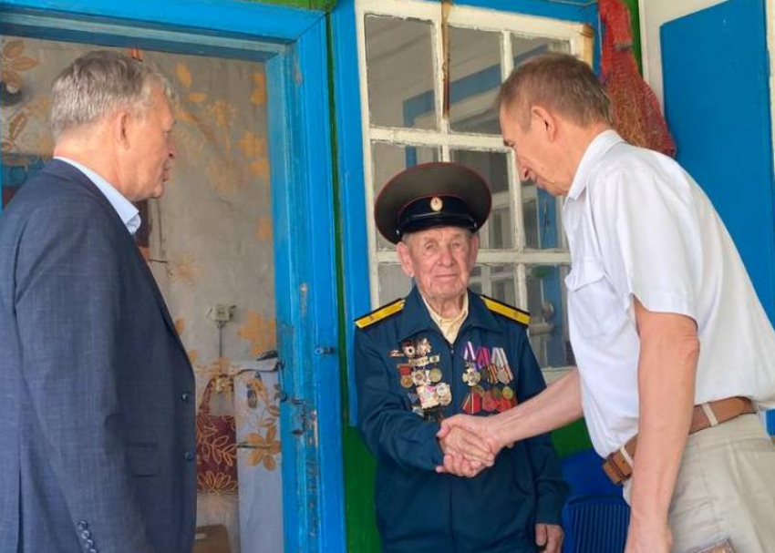 Ветерана Великой Отечественной войны Клима Неополькина поздравили с памятными датами