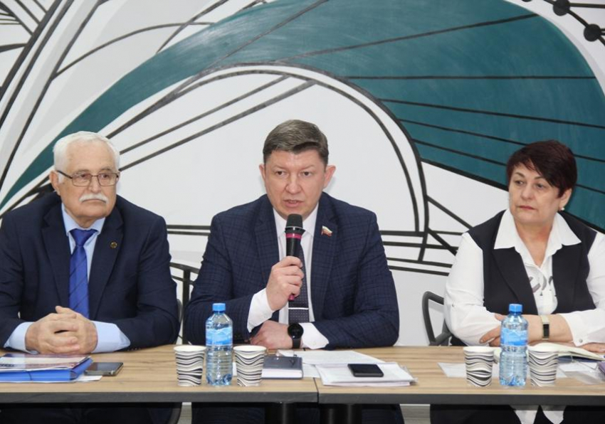 Депутаты Волгодонска ищут способ повысить качества услуг ЖКХ при миллиардом долге горожан