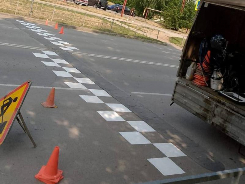 В Волгодонске подходят к завершению работы по нанесению дорожной разметки 
