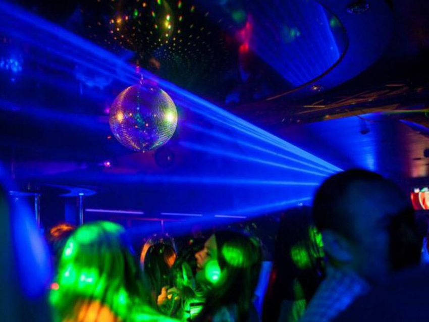 Начните новый год с праздника вместе с диско-баром «Кураж»