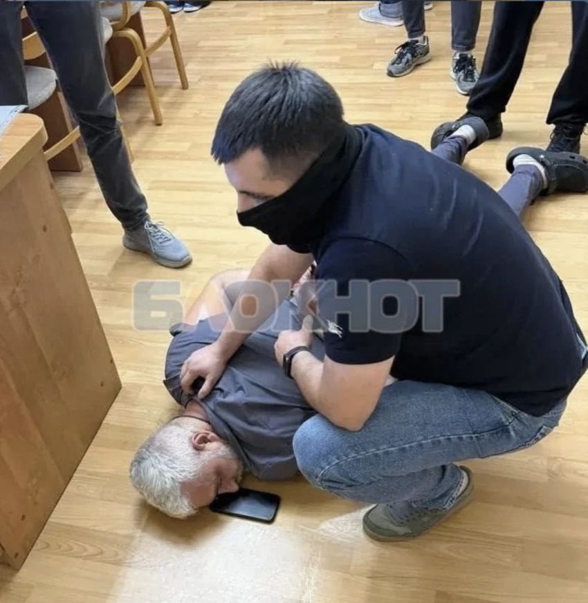 Со взяткой от инвалида задержали возглавившего Областную больницу в Ростове экс-волгодонца Валерия Агабекяна