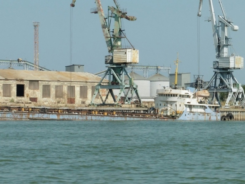 Волгодонский порт перевалил первые тысячи тонн грузов