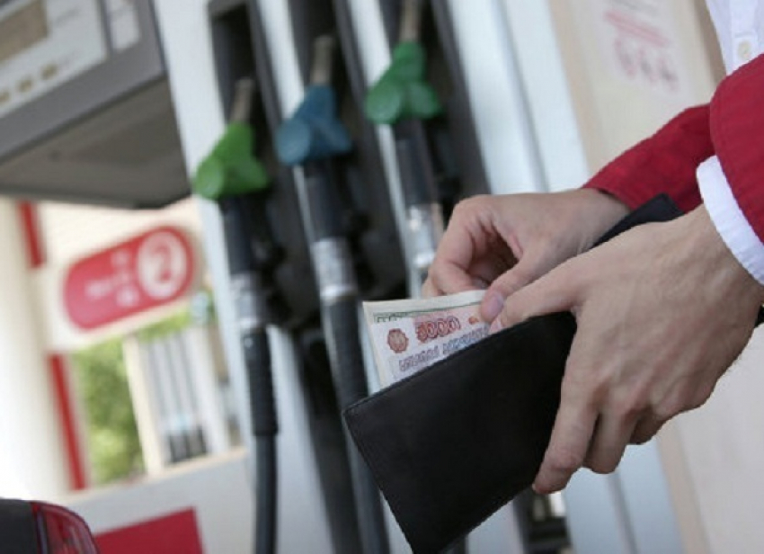 Стоимость 92-го бензина в Волгодонске стремительно приближается к отметке 40 рублей