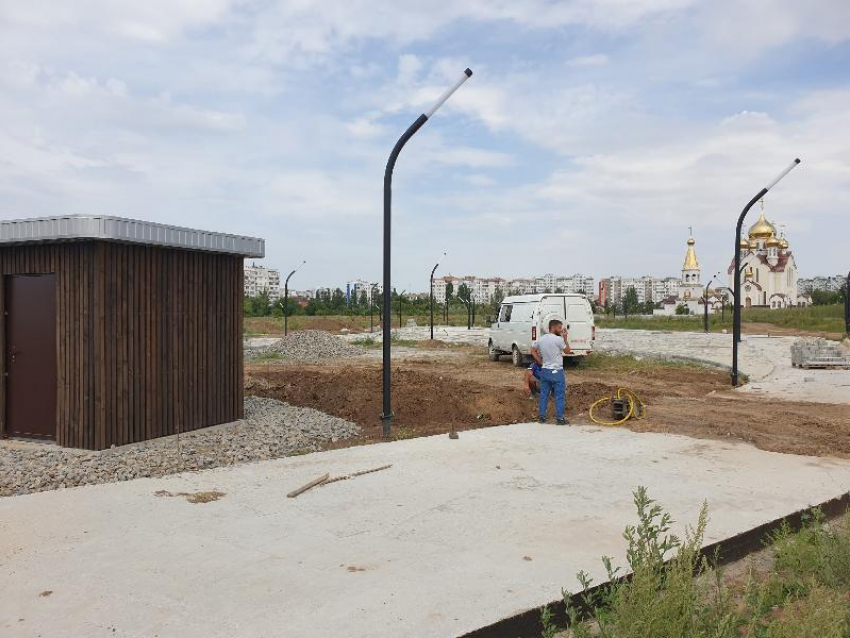 В парк «Молодежный» в Волгодонске все никак не удается провести водопровод