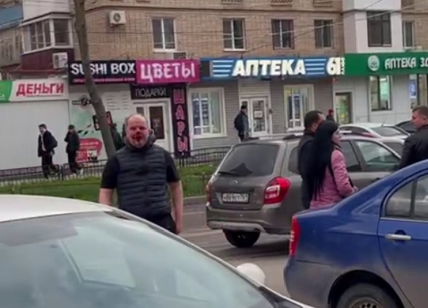 Похожие на членов диаспоры мужчины избили прохожего на улице 30 лет Победы в Волгодонске