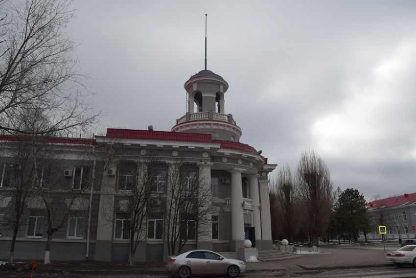 6 лет назад городской архив покинул Здание со шпилем