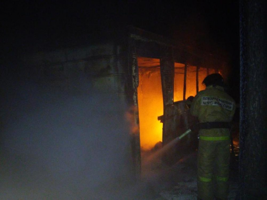 Два строительных вагончика сгорели в Волгодонске 