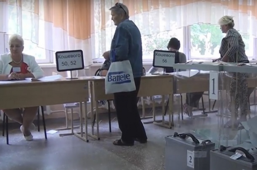 В Волгодонске в школе №21 от наблюдателей пытались избавиться с помощью «тревожной кнопки»