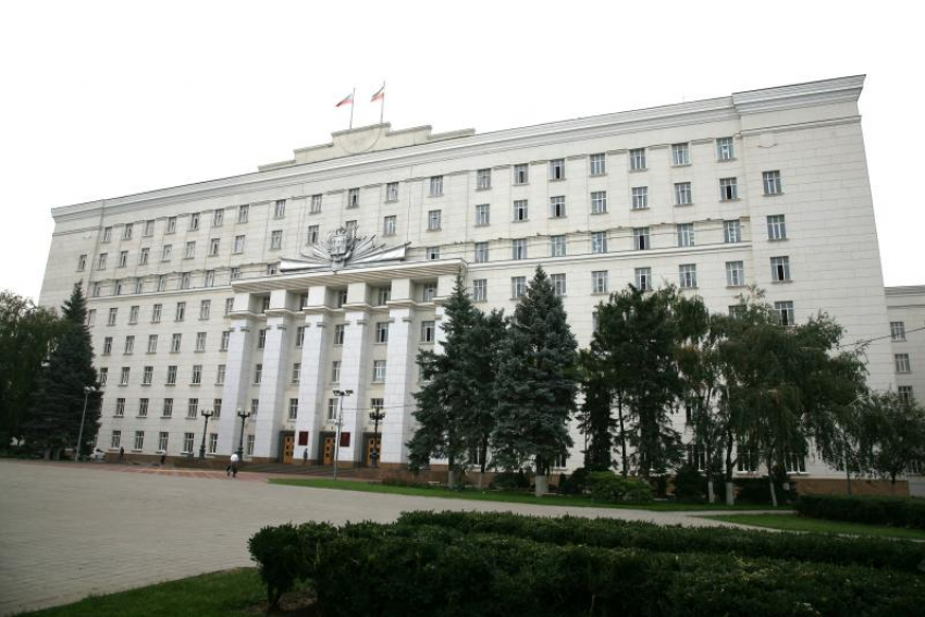 Губернатор Юрий Слюсарь уволил двоих замов и троих министров