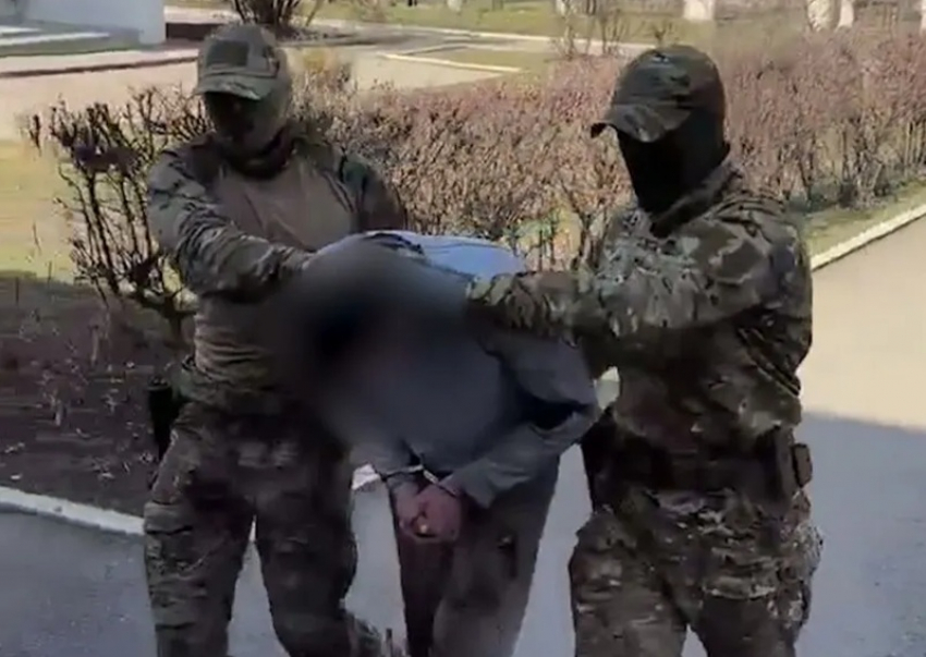 Применил насилие к мужчине: в Волгодонске задержали опасного вымогателя-металлиста, который ставил людей «на счетчик»