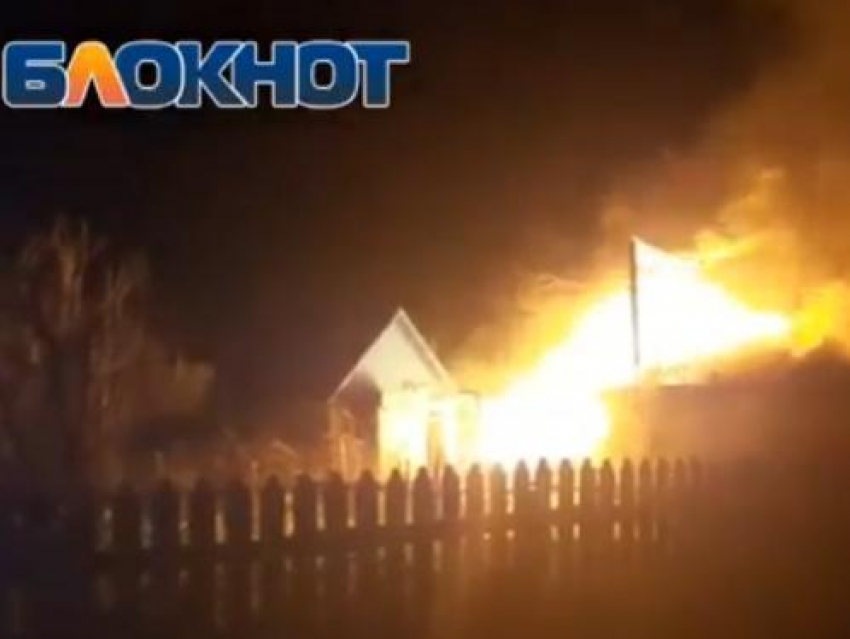 Сильный пожар в Цимлянске попал на видео
