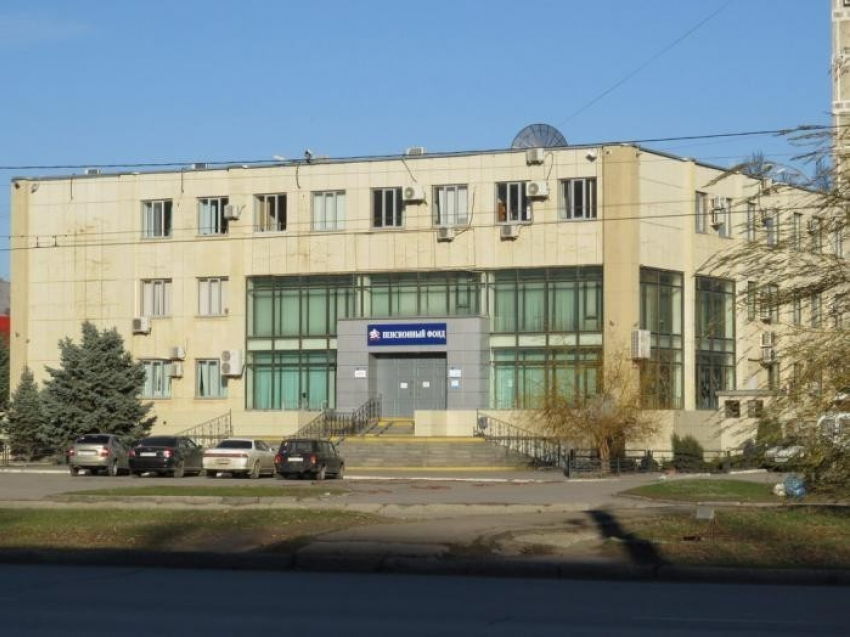 По официальной версии источника из окна высотки упала 60-летняя женщина