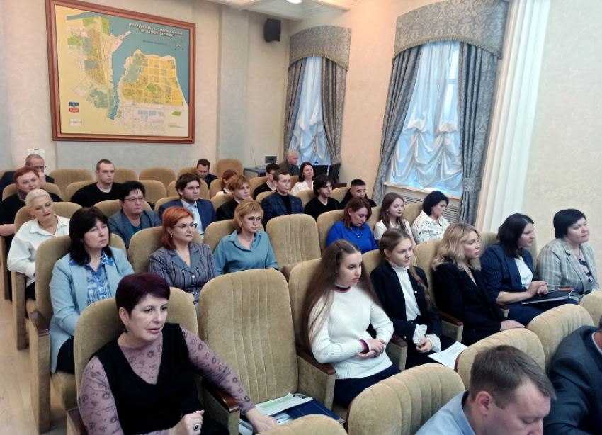 «Молодежь, вперед!»: депутаты Волгодонска проголосовали за новый состав Молодежного парламента