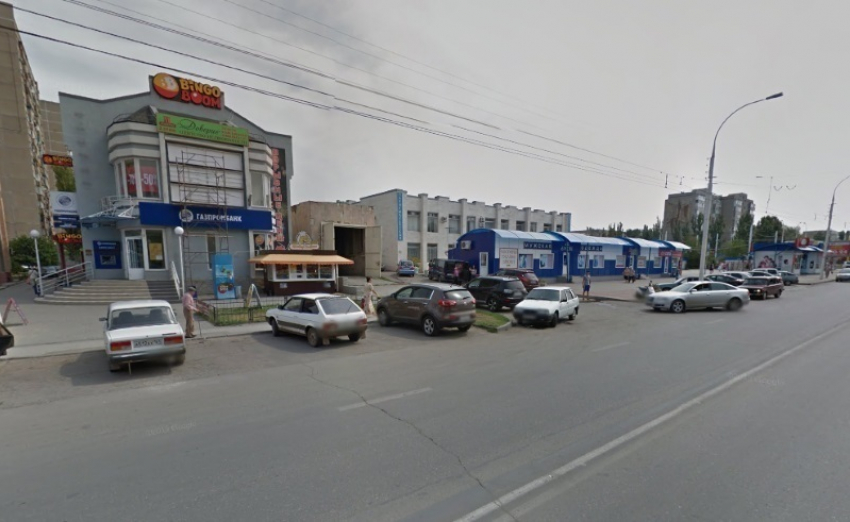 В Волгодонске рядом с цветочными павильонами на  площади Торговый центр нашли «бомбу»