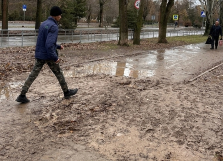 «Люди не должны пачкаться»: Вадим Кулеша призвал Водоканал решить проблему «грязевых участков»