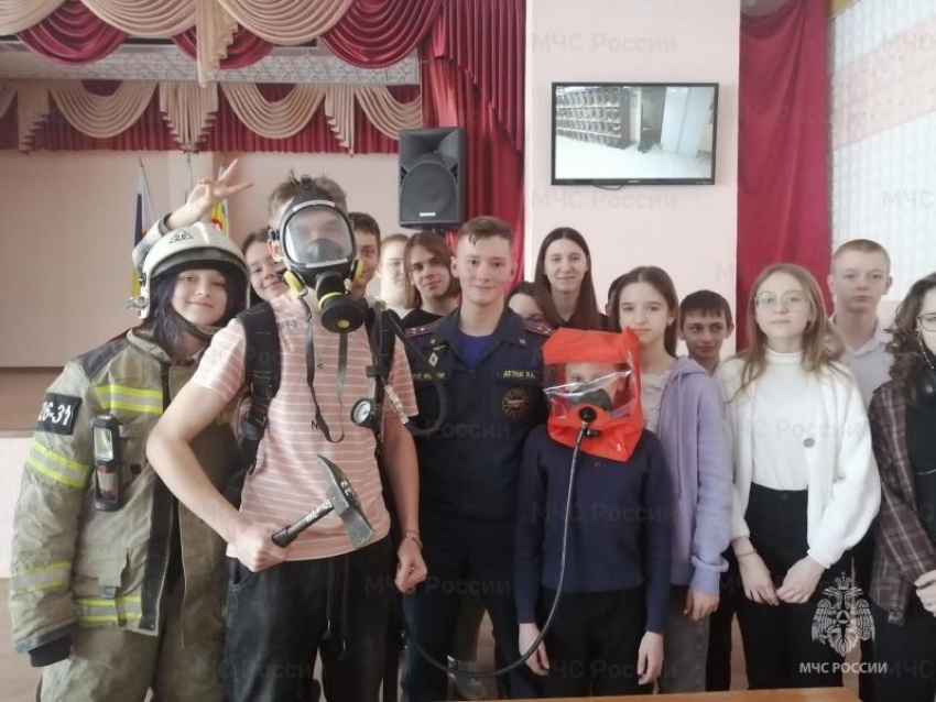 О безопасном поведении и работе МЧС рассказали школьникам Волгодонска 