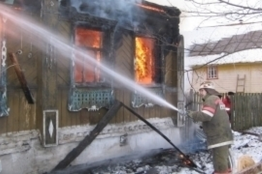 В селе Дубовское сгорел жилой дом
