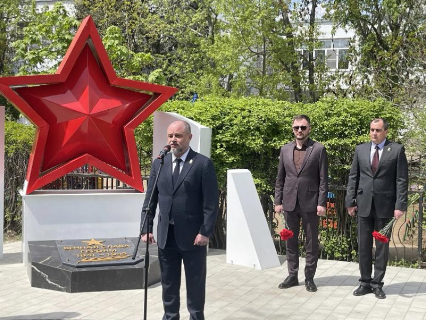 Памятник ветеранам Великой Отечественной войны после реконструкции открыли в Волгодонске