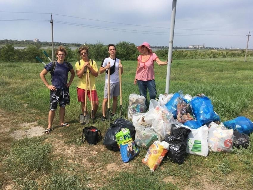 Активисты нашли на берегу залива в Волгодонске полтонны мусора 