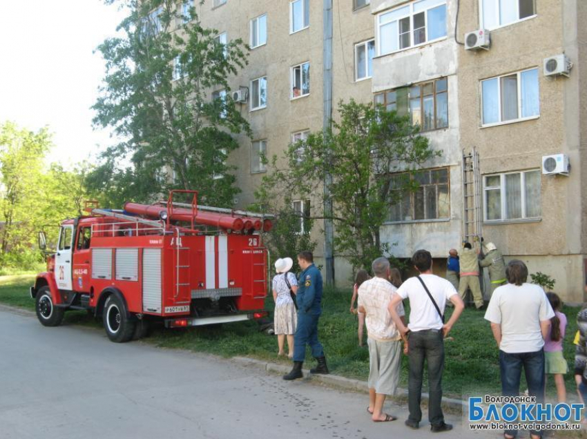 В Волгодонске три пожарные машины приехали на пригоревший ужин