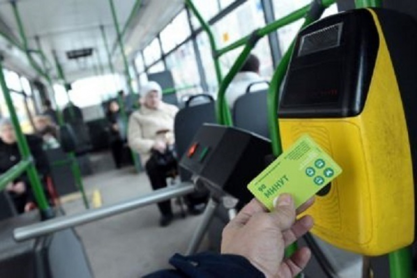 В волгодонских автобусах и троллейбусах в скором времени могут появиться электронные терминалы для оплаты проезда