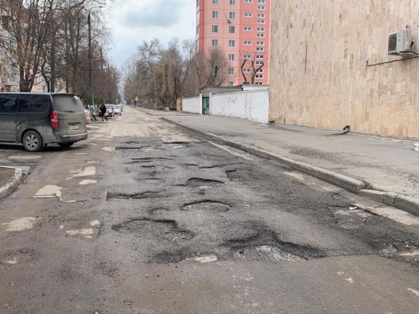 Вадим Кулеша остался недоволен темпами ямочного ремонта дорог в Волгодонске
